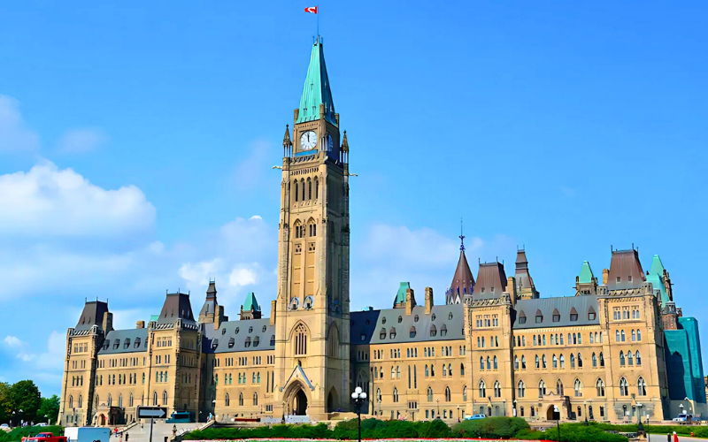 Tòa nhà Quốc hội Canada tại Ottawa, điểm đến du học nổi bật năm 2025. Canada nổi tiếng an toàn, thân thiện, chi phí hợp lý và cơ hội định cư cao.